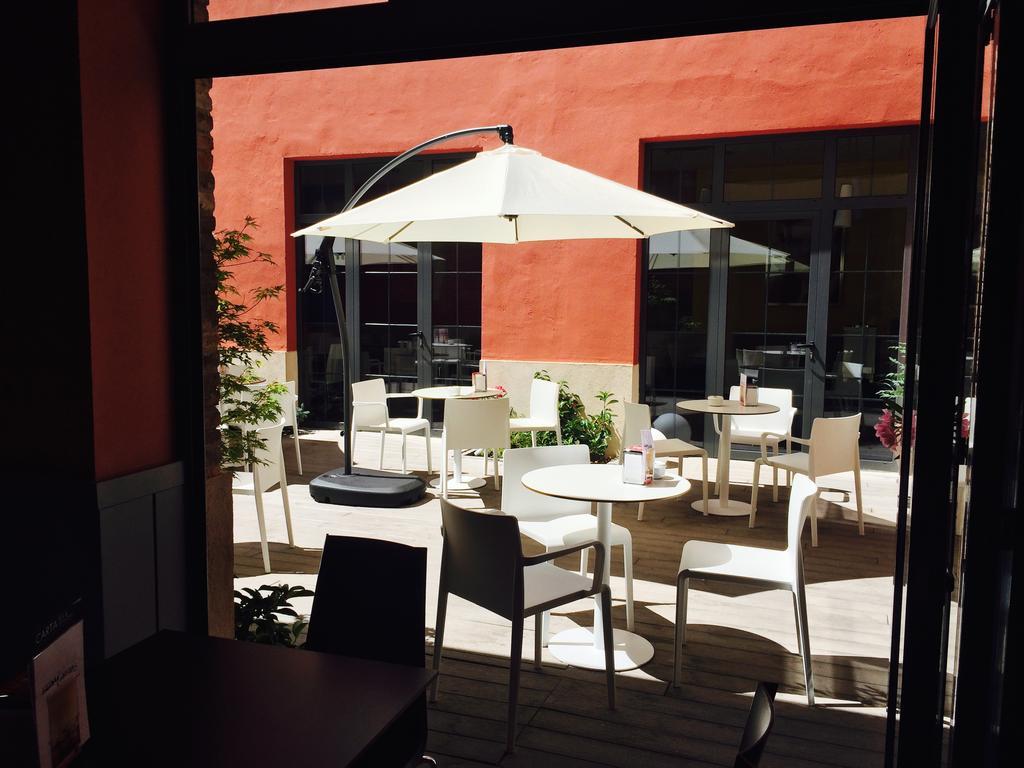 The Book Factory Hostel Valladolid Eksteriør billede